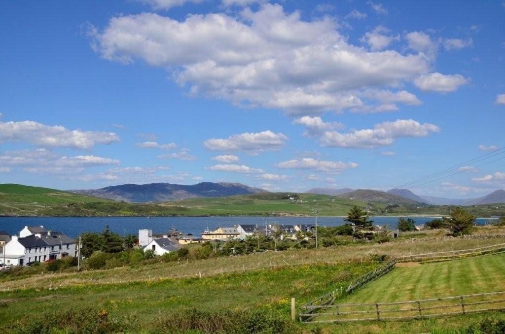 Decourcey'S Hazelbrook Farmhouse B&B Cleggan Bagian luar foto